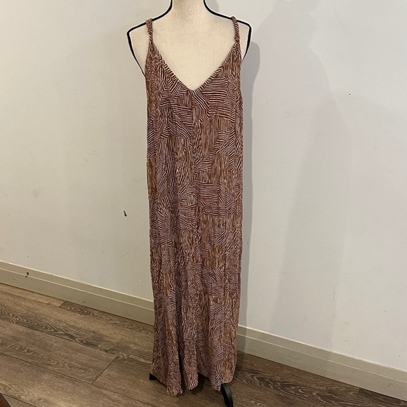 Penningtons Dresses & Skirts - Penningtons Brown Geometric Maxi Dress